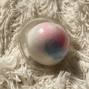 FREEBIE BATHBOMB || COMES WITH ANY ORDER OFF OF MY PAGE!!!!! 🛁